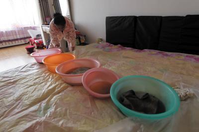 大同楼上漏水，住户失联，小区没物管，业主维权难！律师来支招……